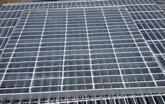 泵站前池格柵蓋板_泵房鋼格柵板??簡述 泵站前池格柵蓋板_泵房鋼格柵板??簡述